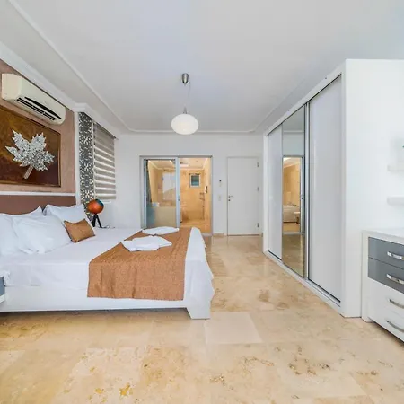 Sleeps 10 Pool Air Con Wifi