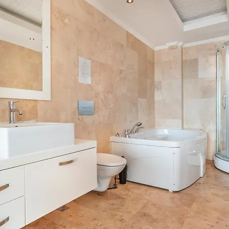 Sleeps 10 Pool Air Con Wifi Kalkan